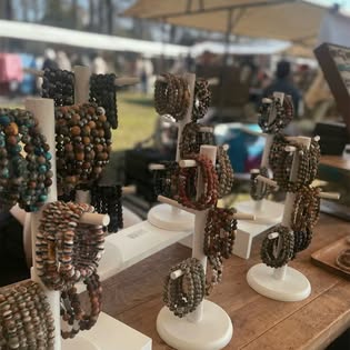 De eigen BYME armbandenpresentatie op de markt
